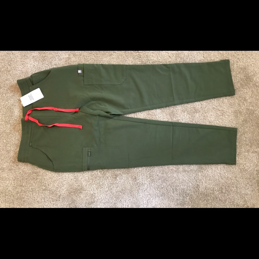 Figs dark olive Yola petite scrub pants